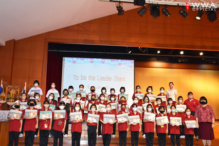 The Leader Stars (50)